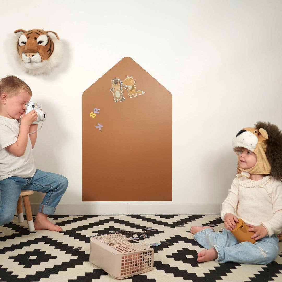 Farverig magnettavle til hjemmet